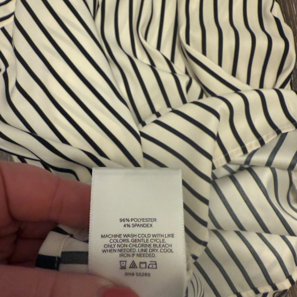 Large Express Black and White Striped Blouse with Long Sleeves - Picture 6 of 6